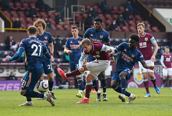 他不得不暂 他不得不暂