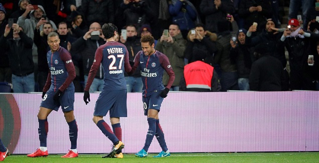 全球足坛再 全球足坛再